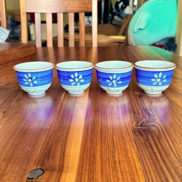 Mint Condition! VTG 1970s Japanese Ceramic Teacups w/ Floral Design (set of 4) - Picture 4 of 9